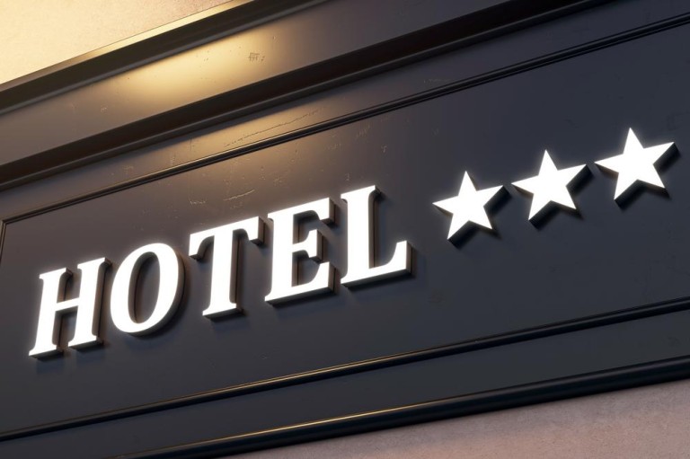 Valorisez votre marque avec des enseignes publicitaires à Sorigny